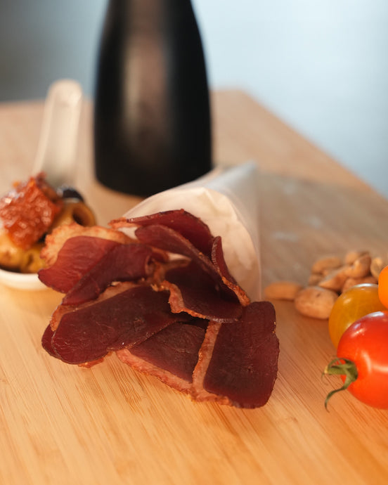 Chips de Magret de Canard fumé, servies dans un cornet maison